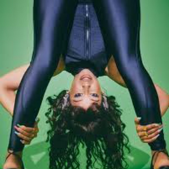 Liza Koshy for Fabletics 2-piece outfit - Picture 2 of 9